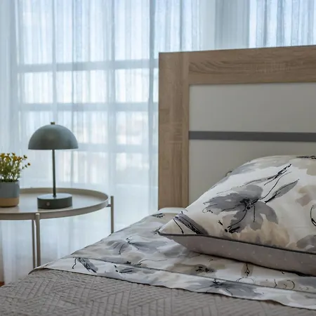 Znjan With Parking Apartman *