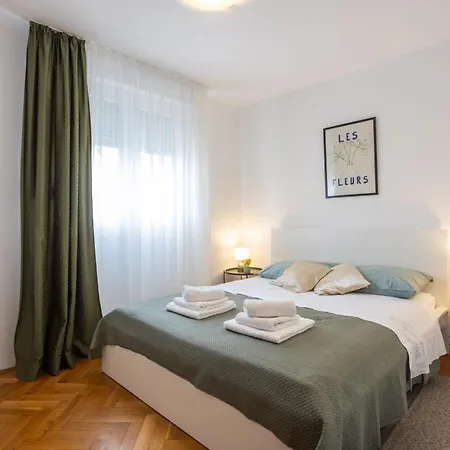 Znjan With Parking Apartment *