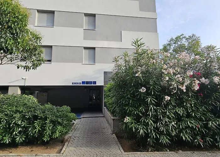 アパート Znjan With Parking *