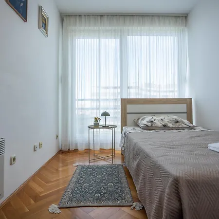 Apartman Znjan With Parking