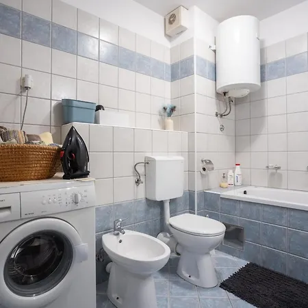 Znjan With Parking شقة