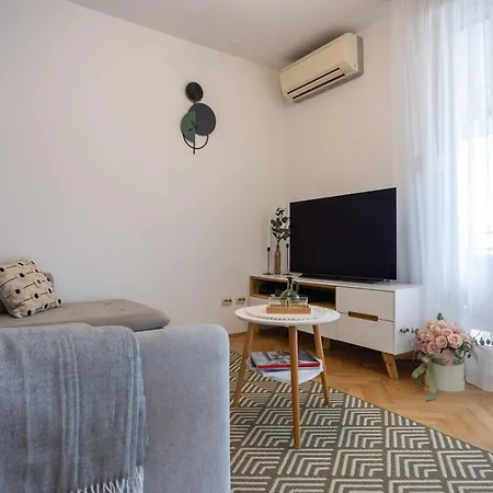 Apartman Znjan With Parking