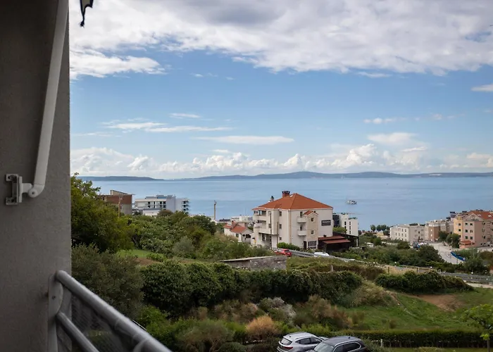 Apartman Znjan With Parking *