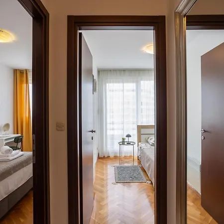 Znjan With Parking Apartmán Split